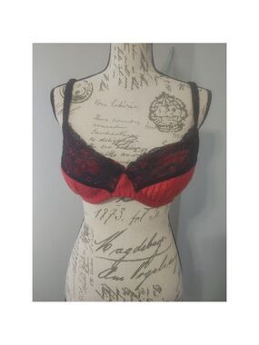 Women's Ambrielle Bra Size 38C Red and Black Lace